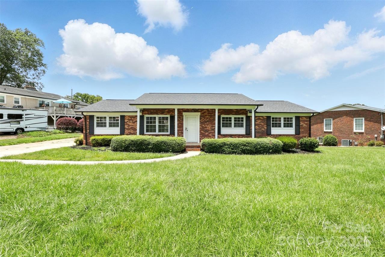 1735 Hollandale Dr., Gastonia, NC 28054