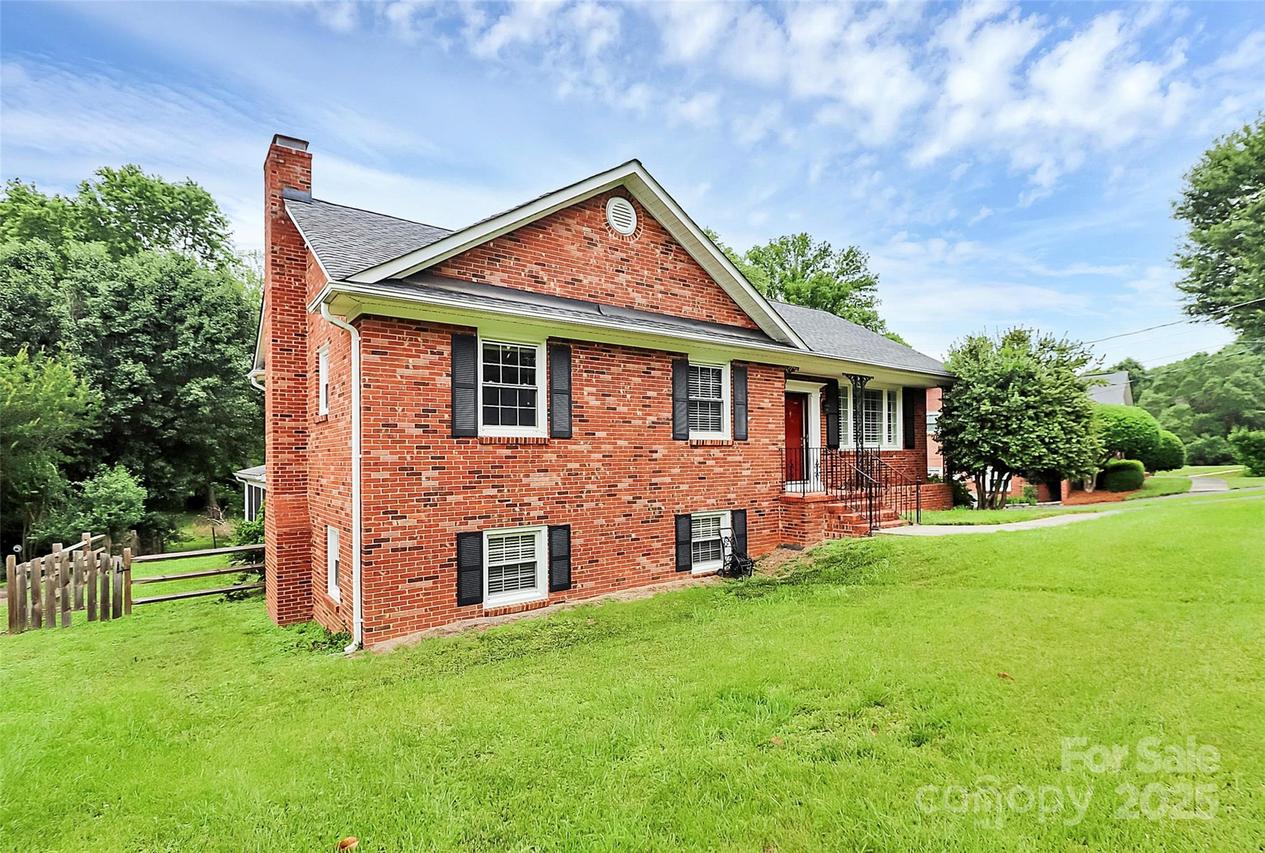 6908 Lancer Dr., Charlotte, NC 28226