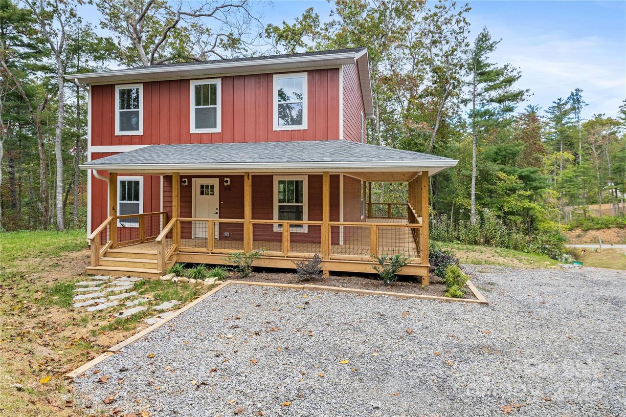 206 Cascade Ridge Rd., Fairview, NC 28730