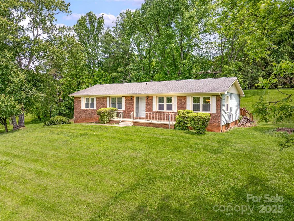 16 Sun Valley Ct., Alexander, NC 28701