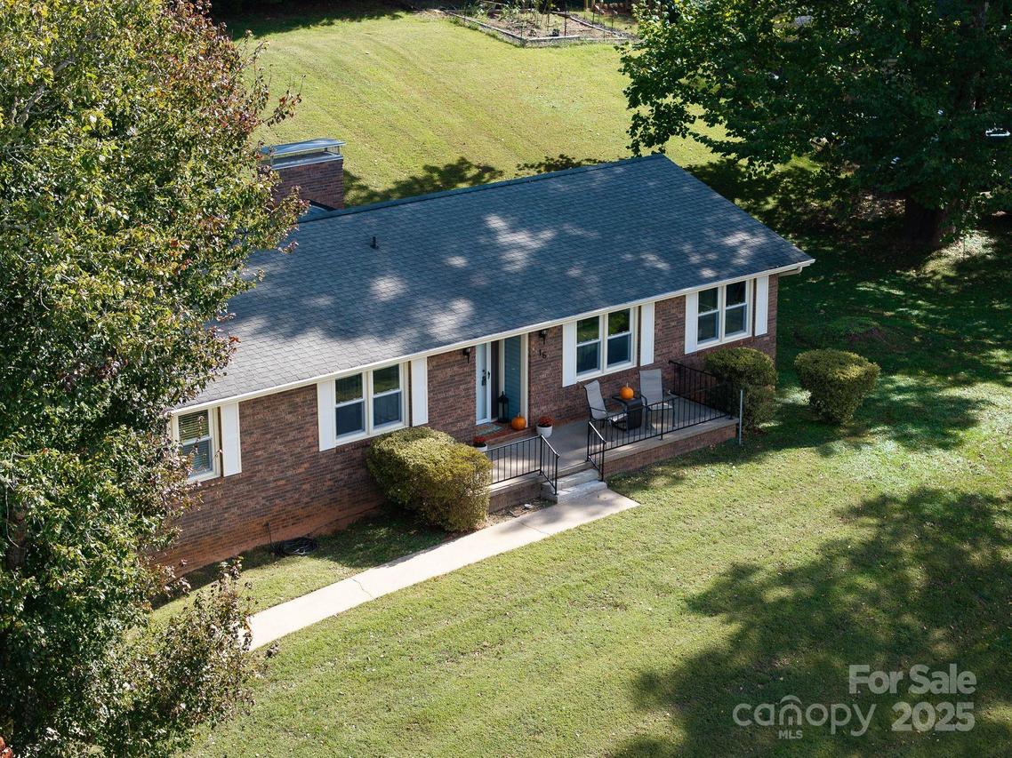 16 Sun Valley Ct., Alexander, NC 28701