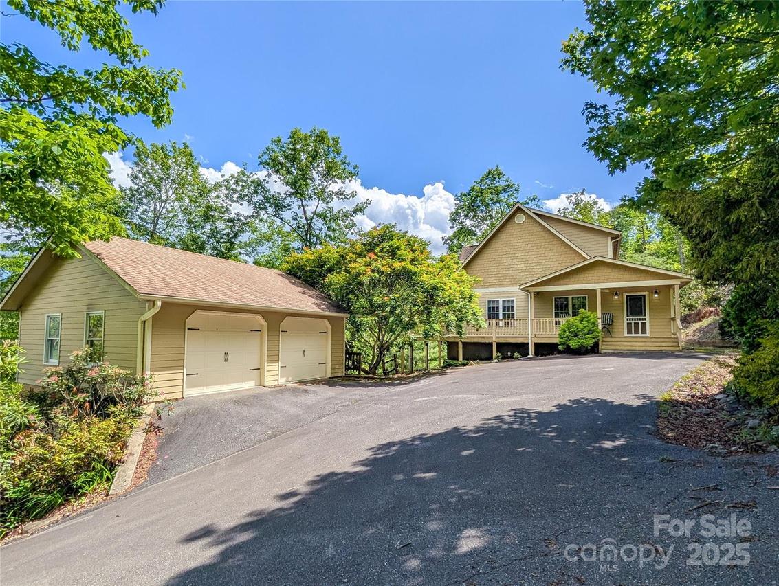 355 Rosewood Ln., Burnsville, NC 28714