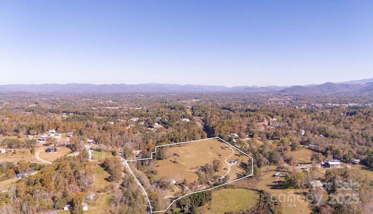 318 Monticello Rd., Weaverville, NC 28787