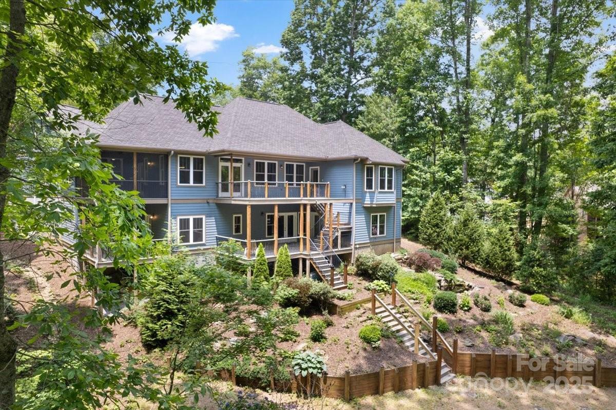 311 Carriage Crest Dr., Hendersonville, NC 28791