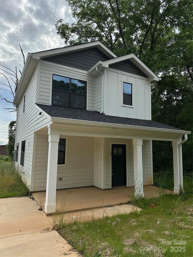 760 3rd Street Pl., Hickory, NC 28602