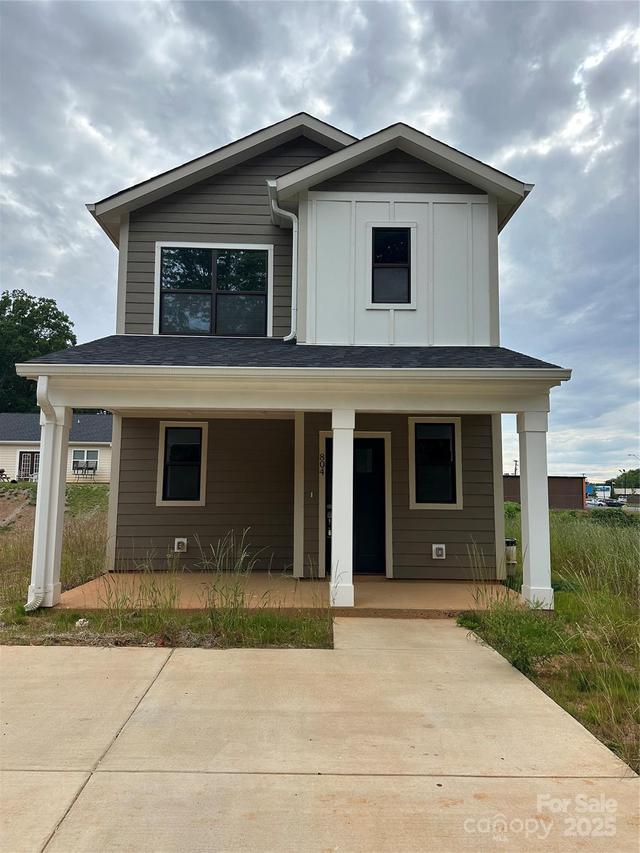804 3rd Street Pl., Hickory, NC 28602