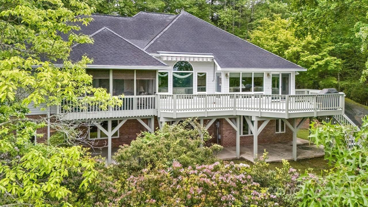 4471 Cove Loop Rd., Hendersonville, NC 28739