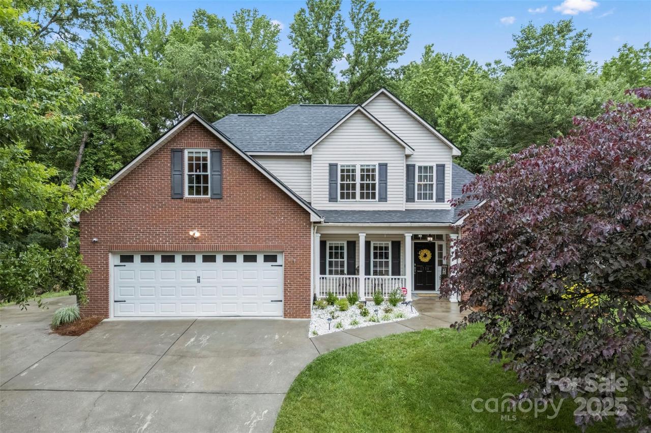 1730 Eden Glen Dr., Dallas, NC 28034