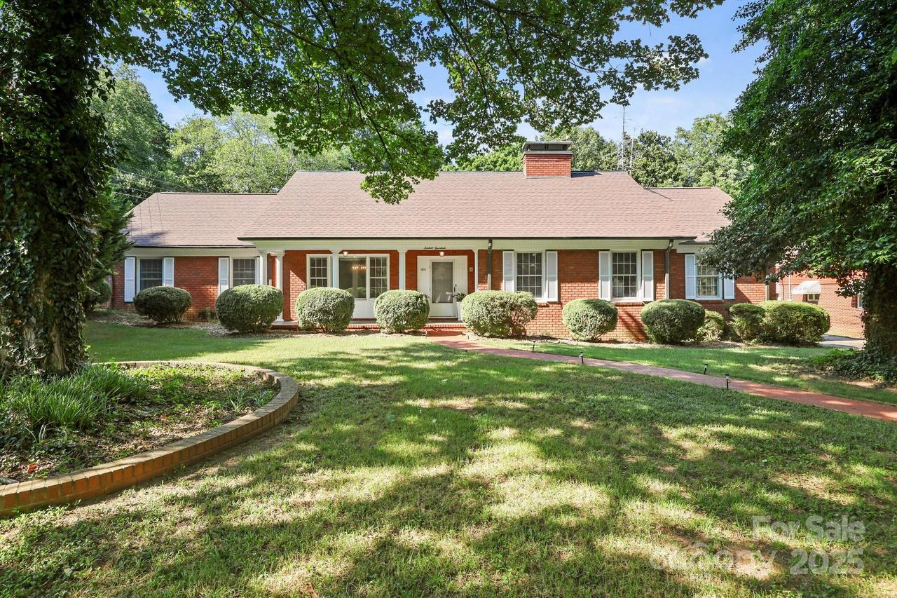 1614 Statesville Blvd., Salisbury, NC 28144