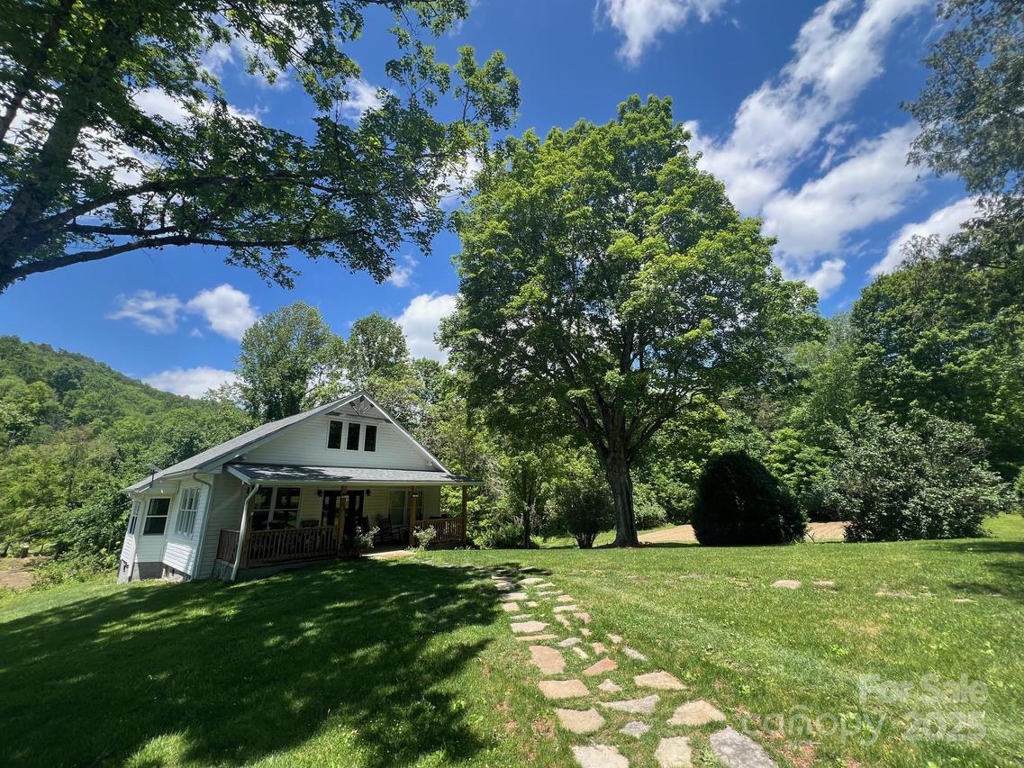 83 Kimberly Ln., Newland, NC 28657