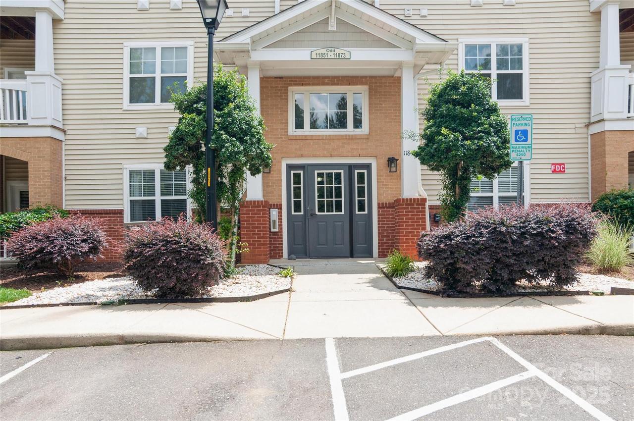 11863 Ridgeway Park Dr., Charlotte, NC 28277