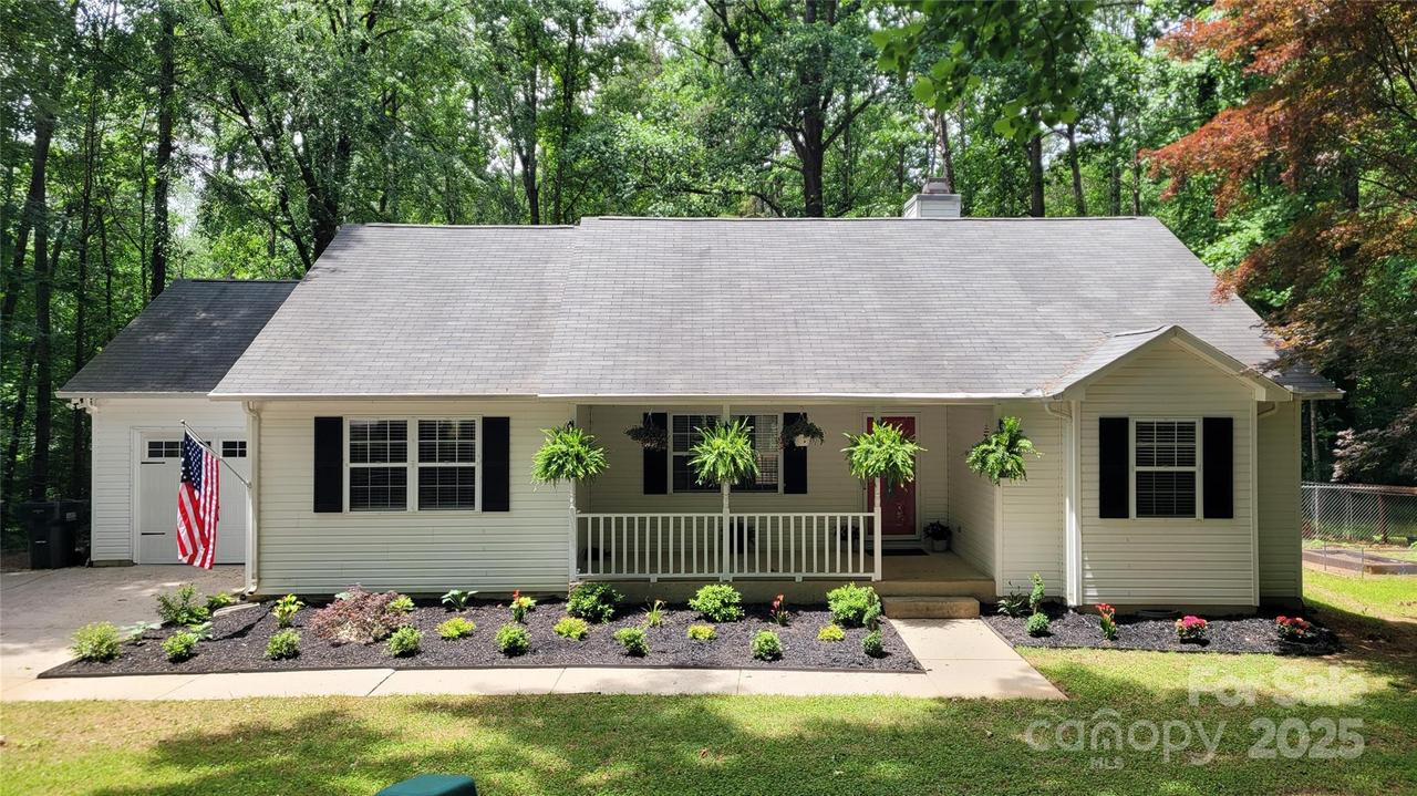 109 Pepper Cir., Mooresville, NC 28117