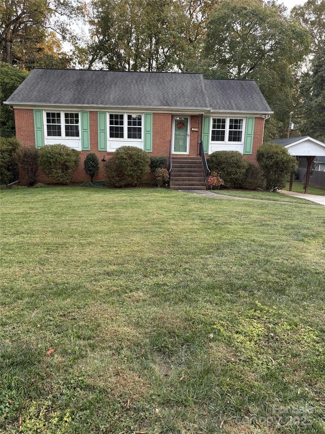 5806 Whitingham Dr., Charlotte, NC 28215
