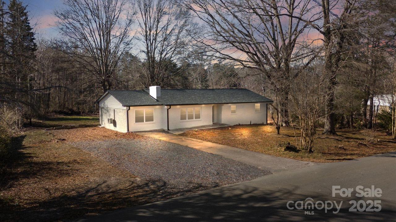 5520 Chestnut Dr., Hickory, NC 28602
