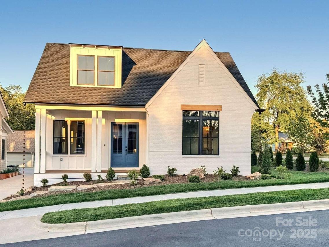 10 Hidden Pond Ln., Brevard, NC 28712