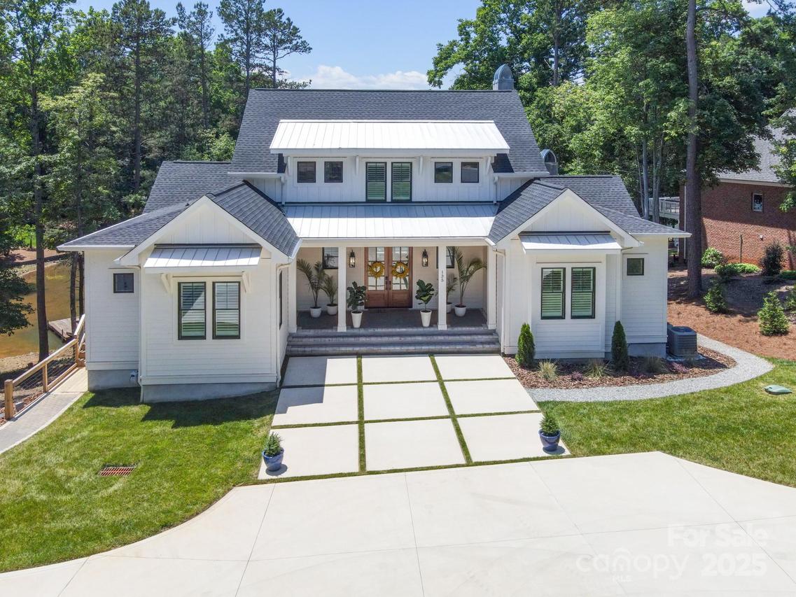 135 Holt Ln., Mooresville, NC 28117