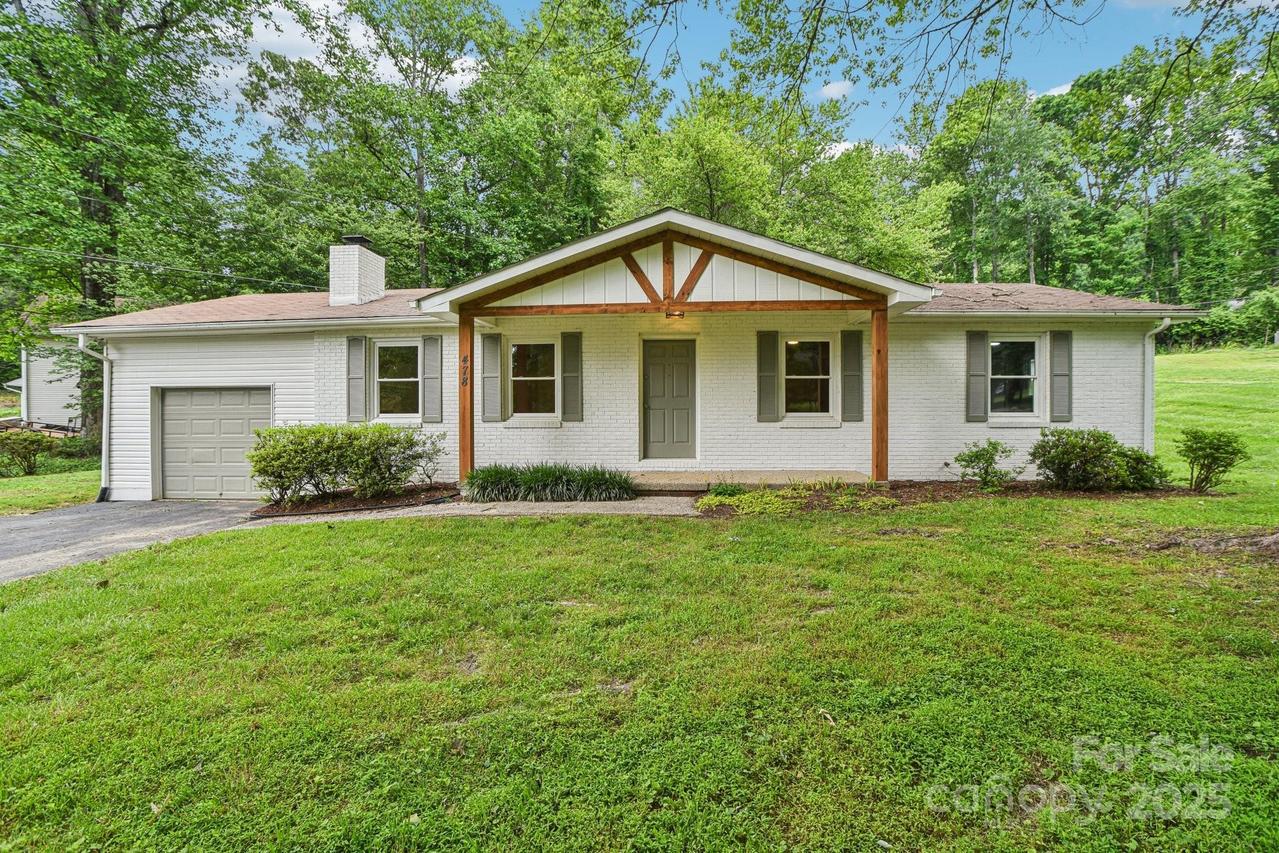 478 Stoney Gardens Ct., Hendersonville, NC 28791