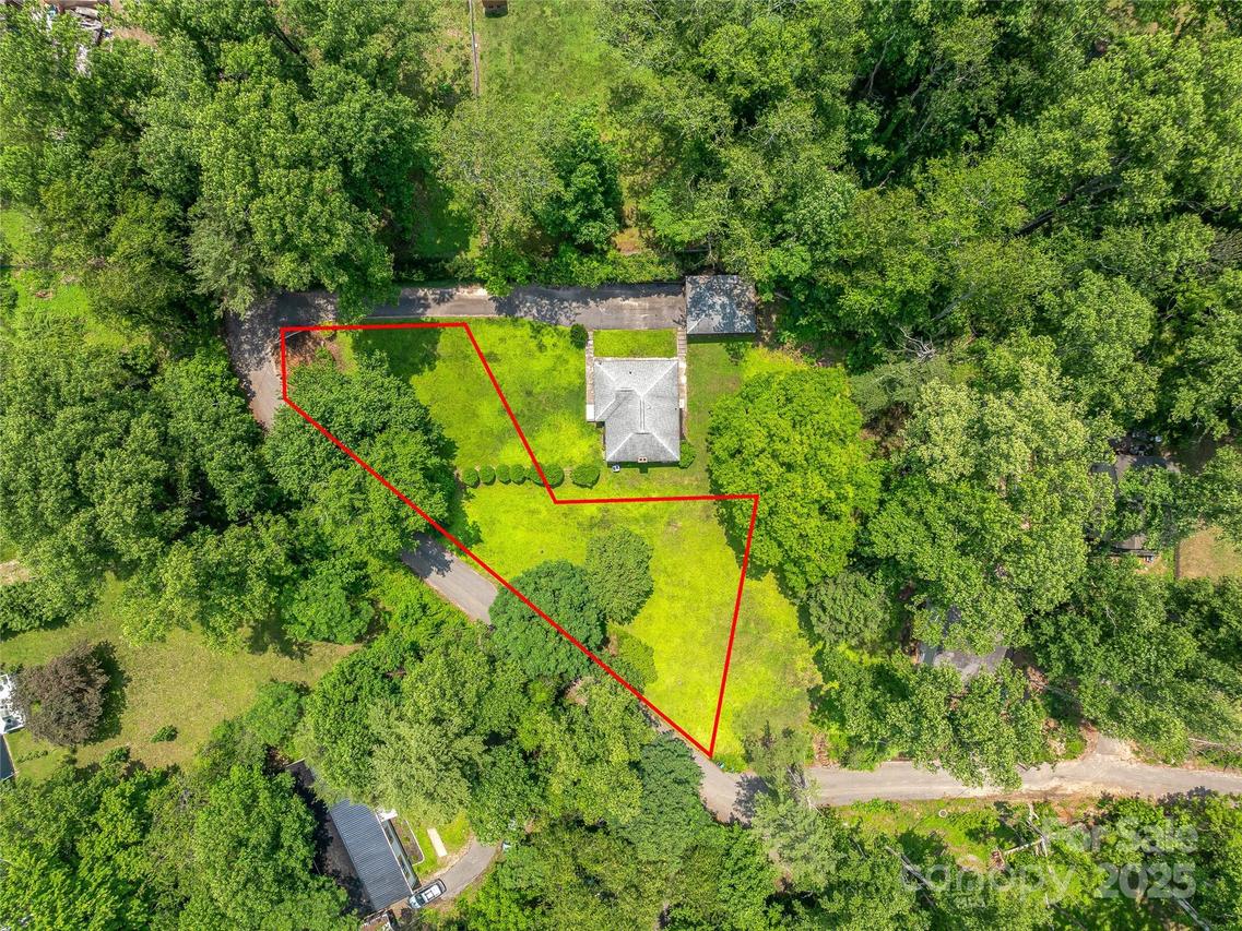 99999 W Skyland Cir. #3, Asheville, NC 28804