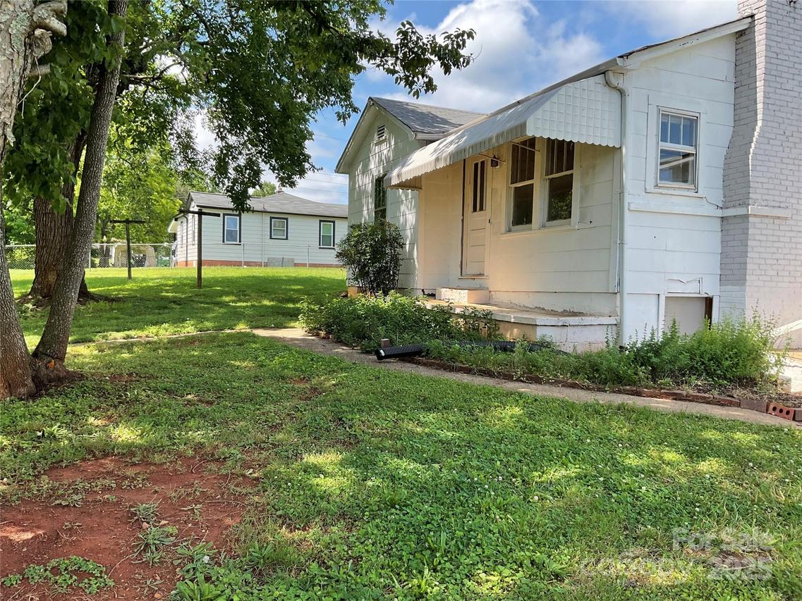 2138 SW Haven Cir., Lenoir, NC 28645