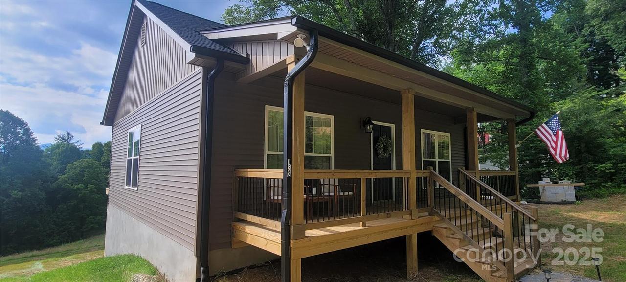 132 Connestee Rd., Brevard, NC 28712