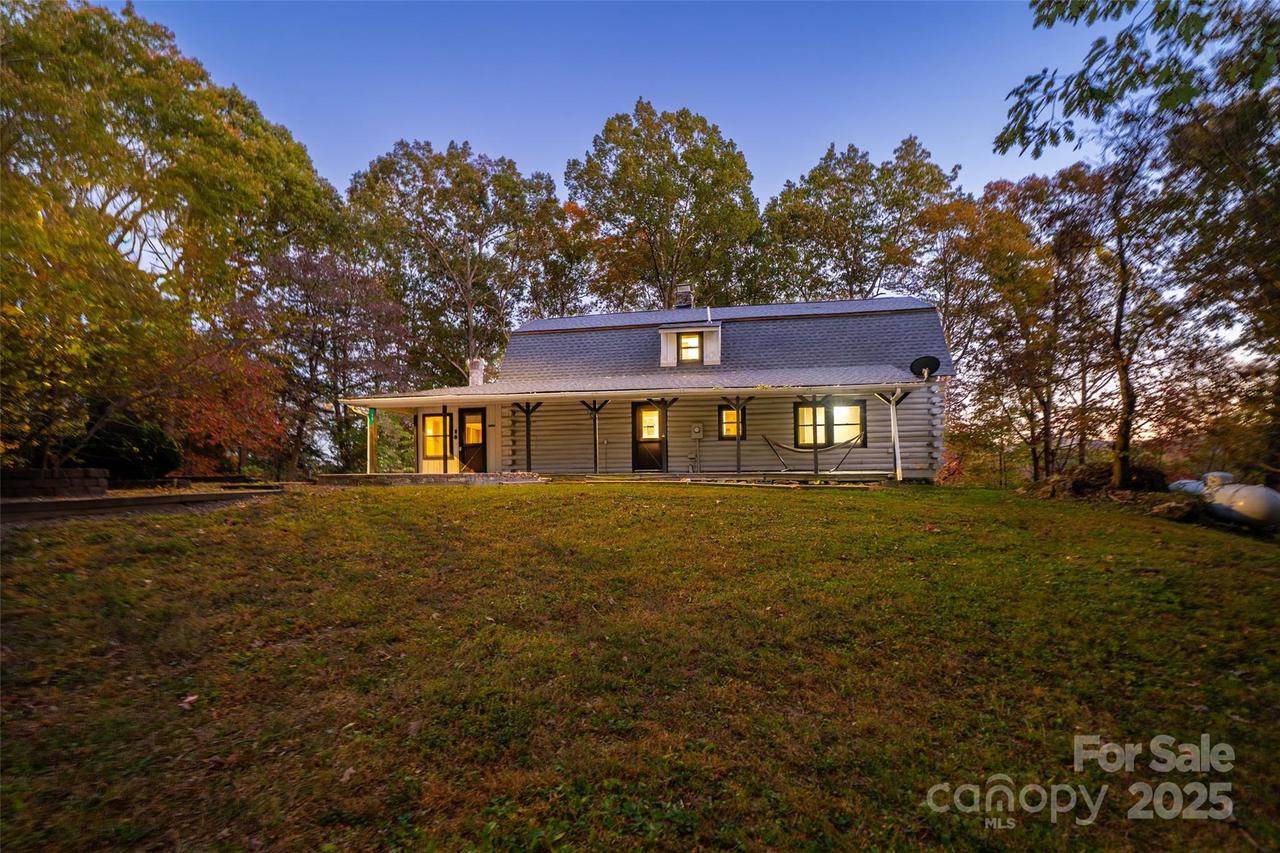 15 Wilson Way, Flat Rock, NC 28731