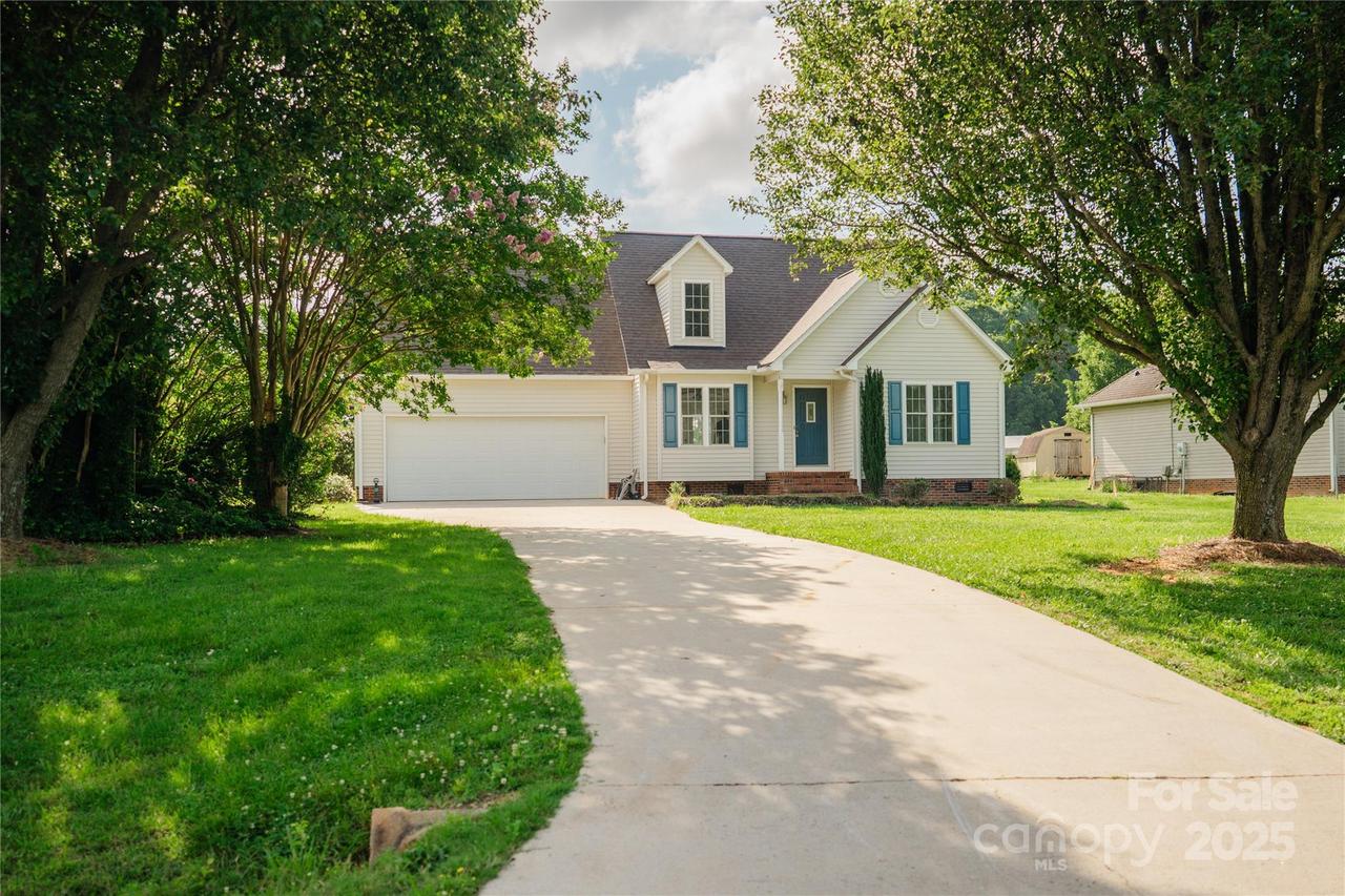 1083 Elljoy Ln., Salisbury, NC 28146