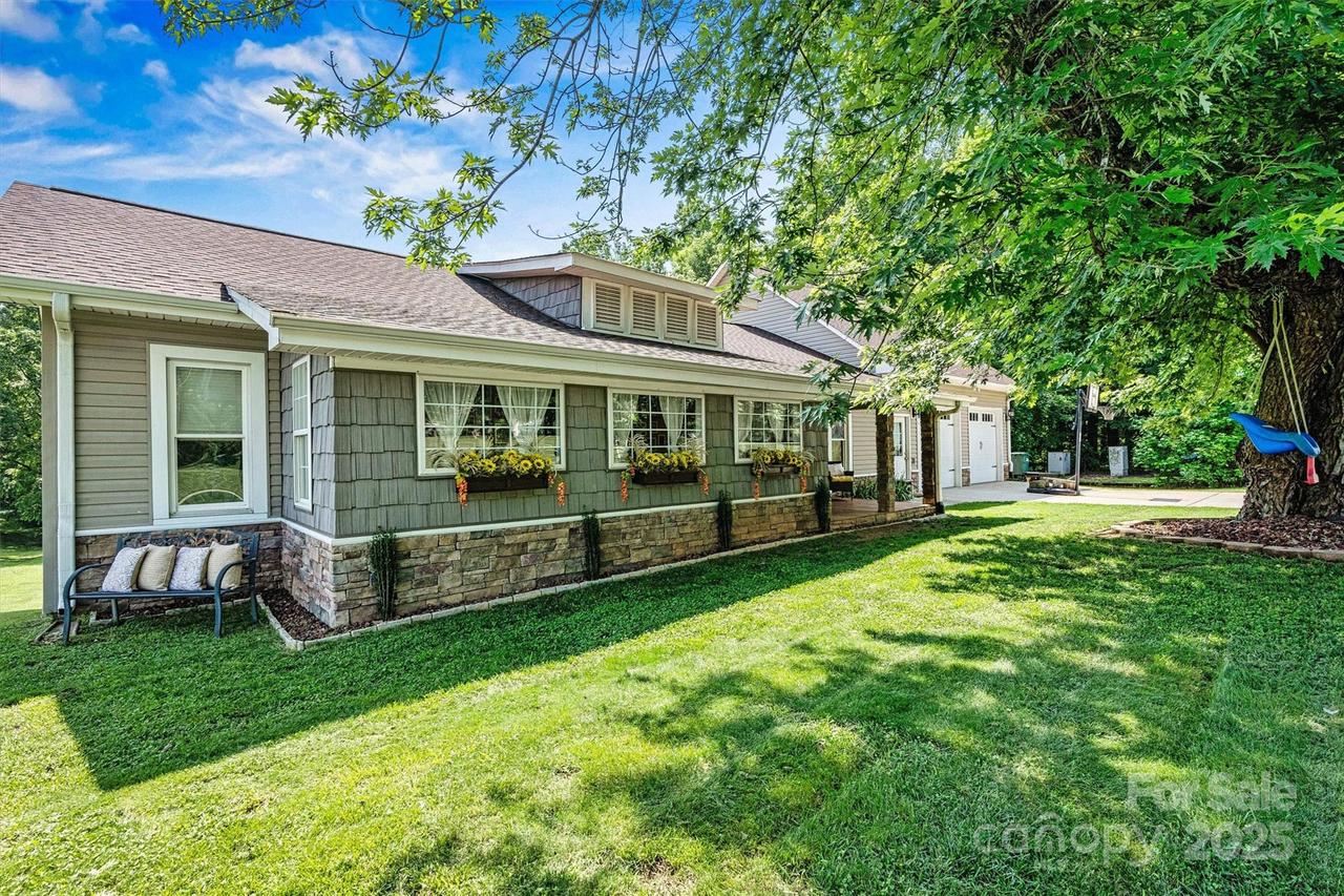 454 N Eastway Dr., Troutman, NC 28166