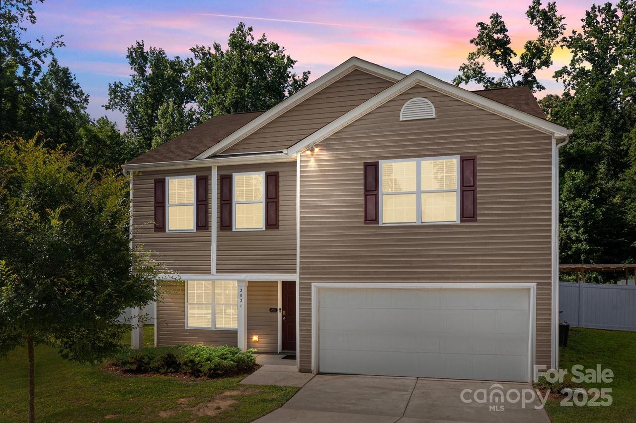 2021 Tarzi Ln., Charlotte, NC 28215