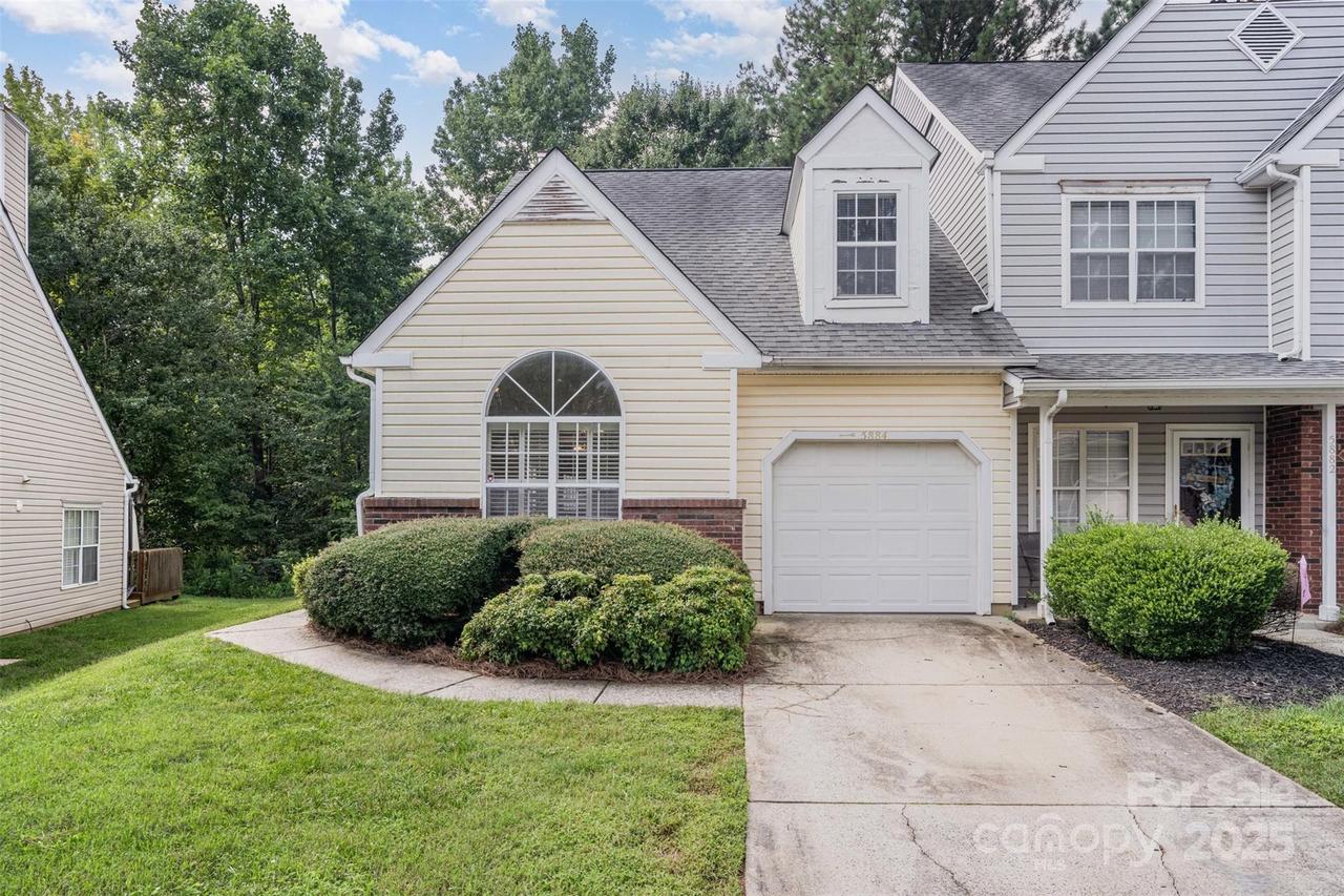 5884 Prescott Ct., Charlotte, NC 28269
