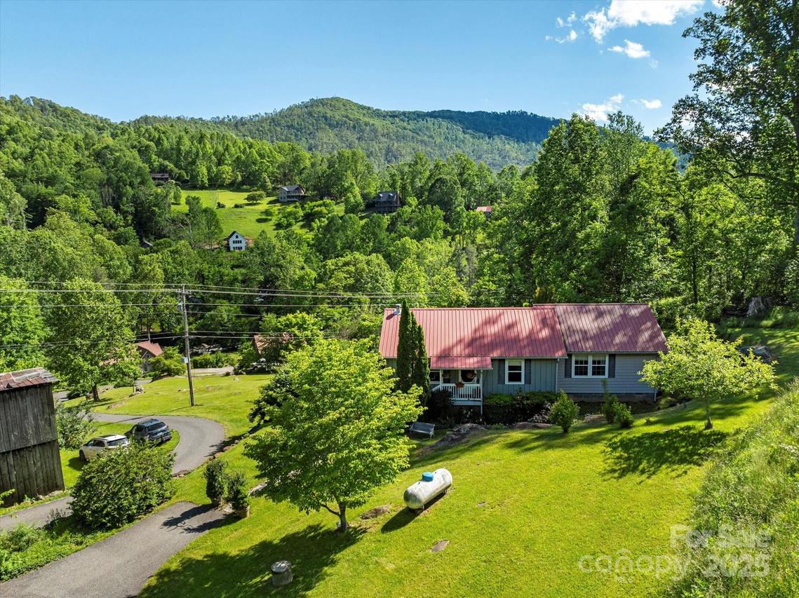 1786 Fork Mountain Rd., Bakersville, NC 28705