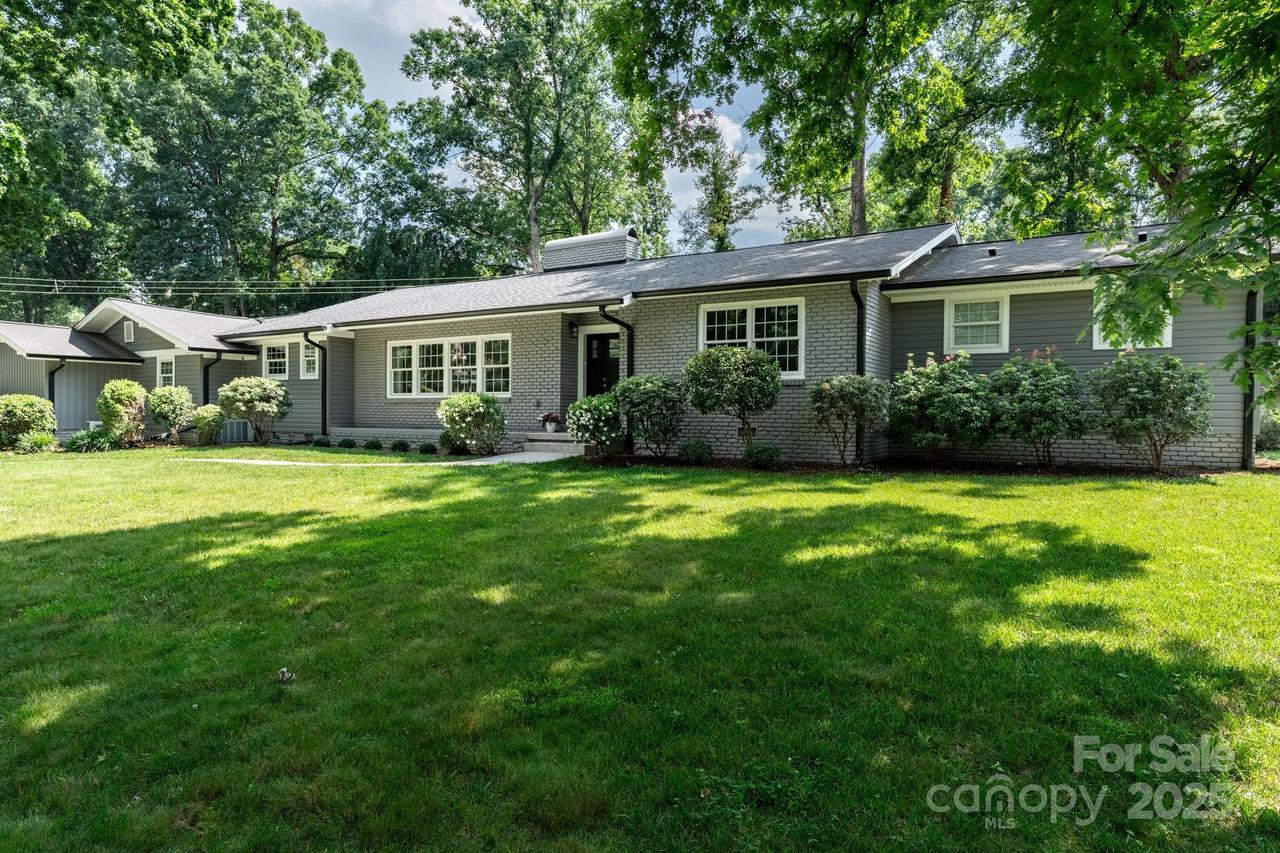1035 15th Ave., Hickory, NC 28601