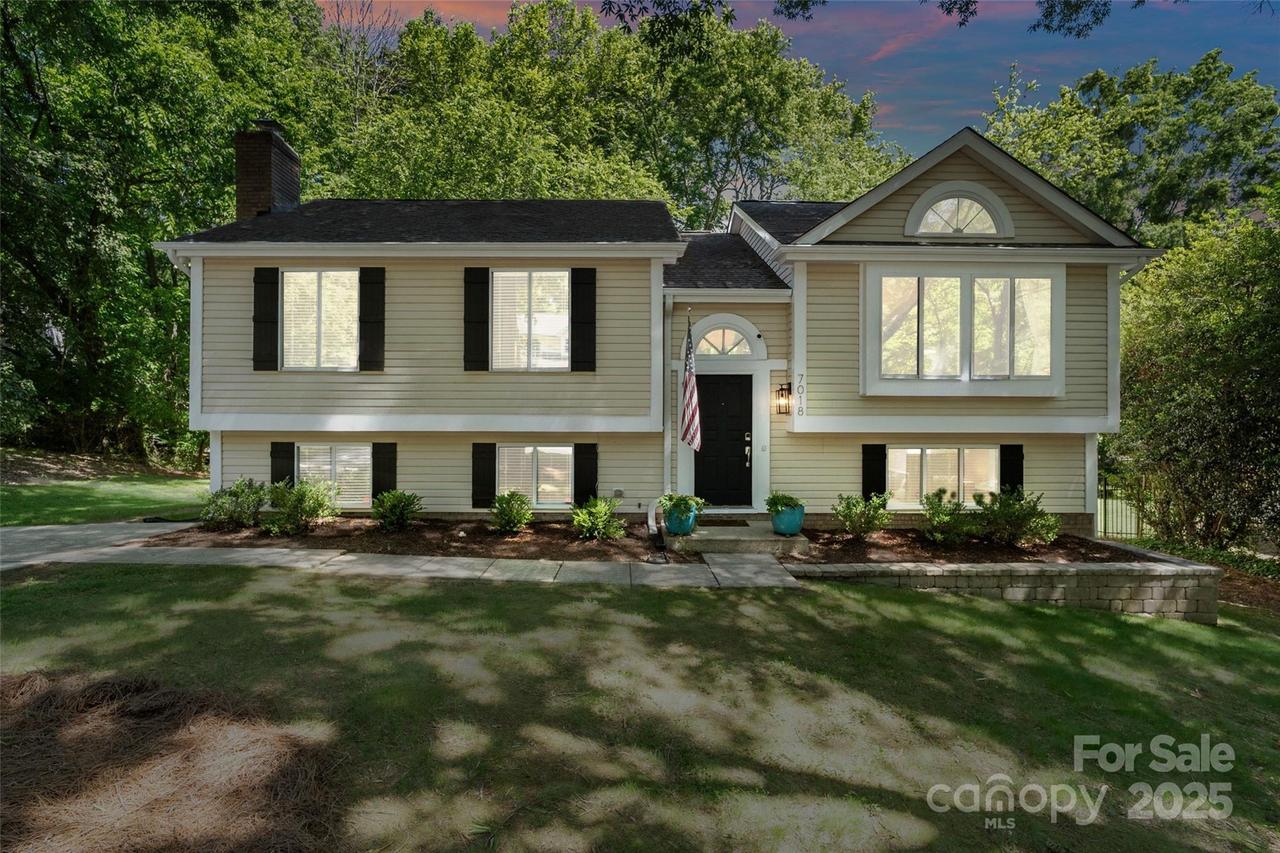 7018 Rollingridge Dr., Charlotte, NC 28211