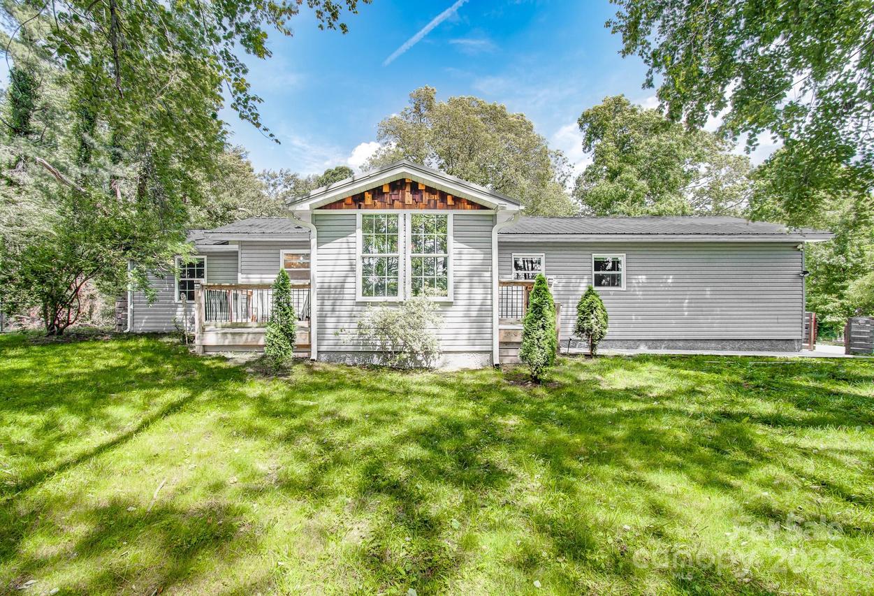 51 Alfson Cir., Hendersonville, NC 28792