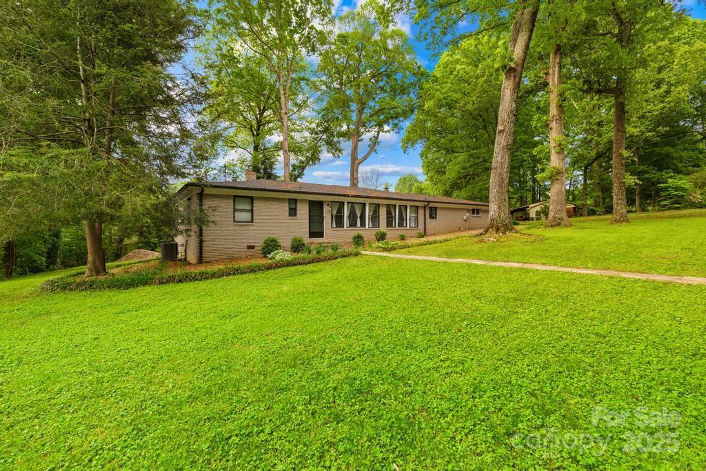 7022 Lakeside Dr., Charlotte, NC 28215