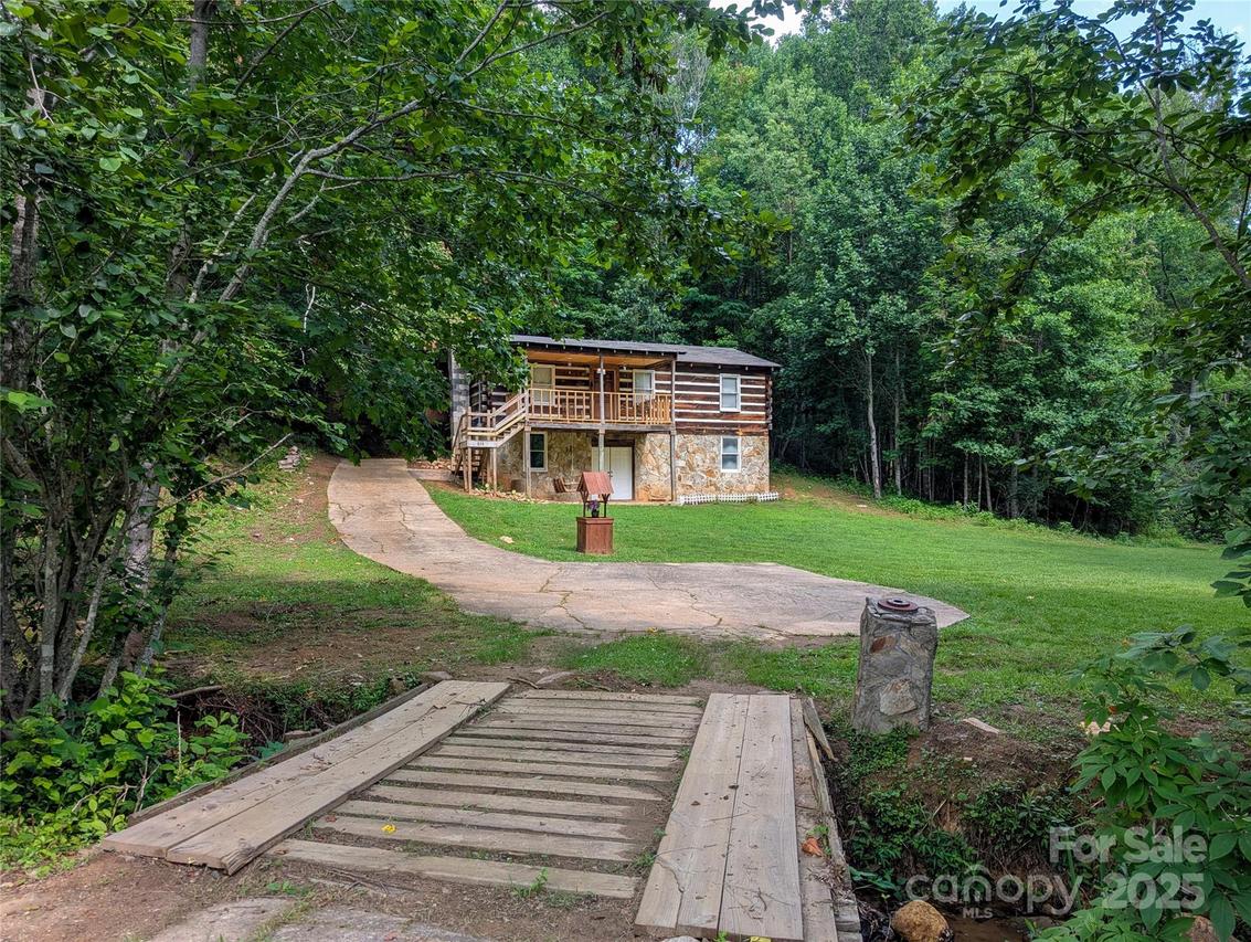 536 Hickory Springs Rd., Burnsville, NC 28714