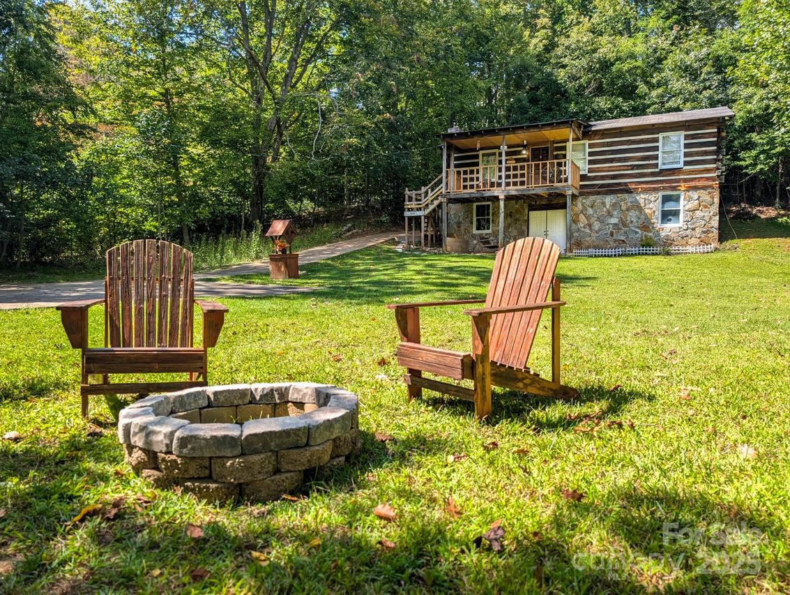 536 Hickory Springs Rd., Burnsville, NC 28714