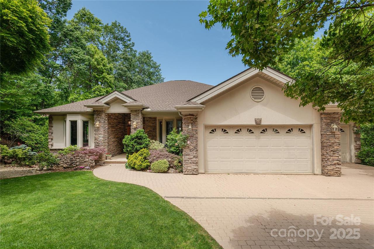 201 Kawani Ln., Brevard, NC 28712