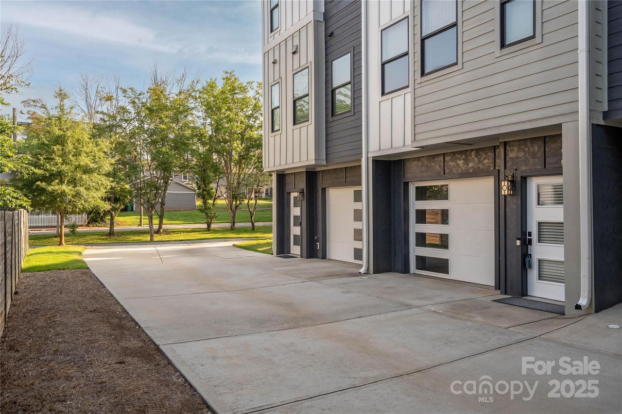 2011 Hamorton Pl., Charlotte, NC 28205