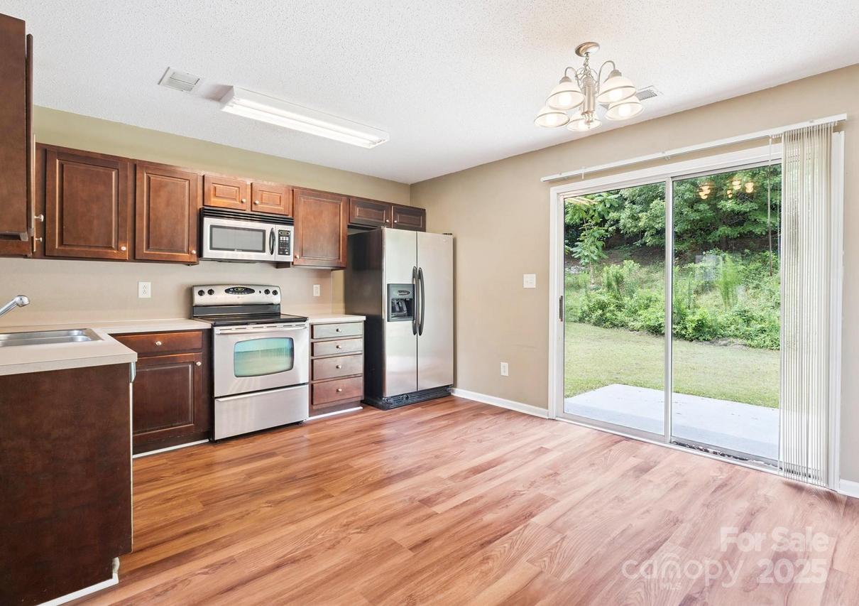 829 Raindrops Rd., Gastonia, NC 28054