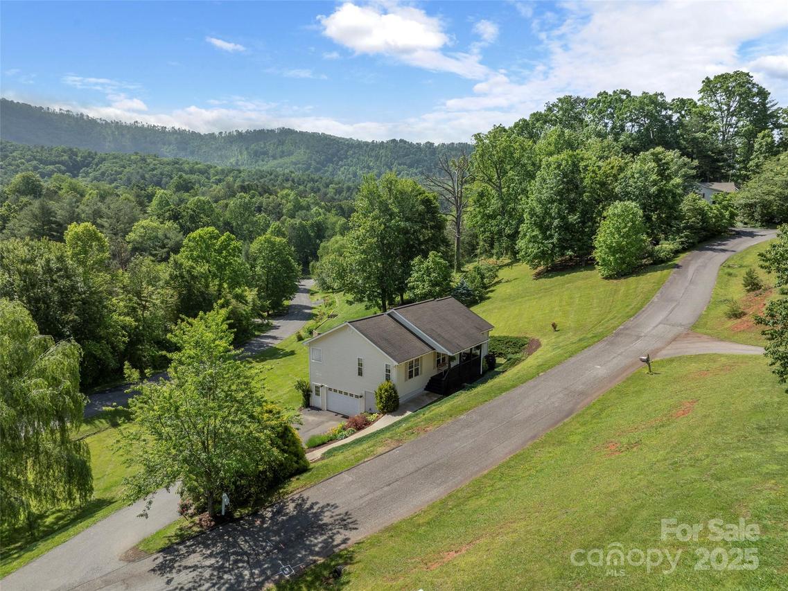 8 Rose Briar Cir., Weaverville, NC 28787