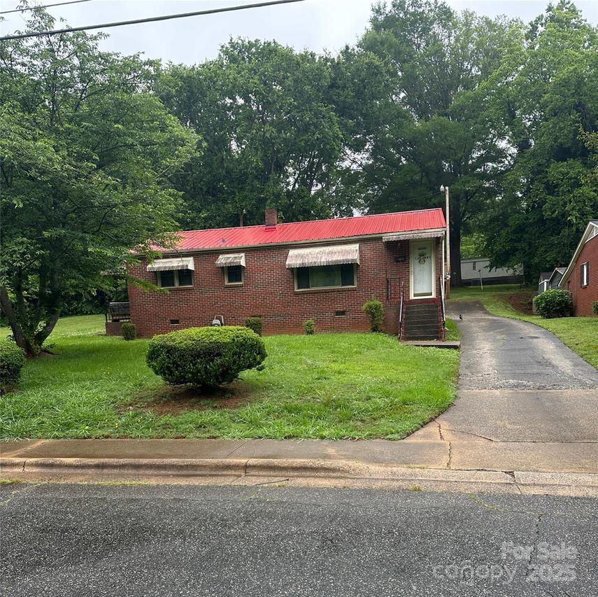 127 S Caldwell Ave., Newton, NC 28658
