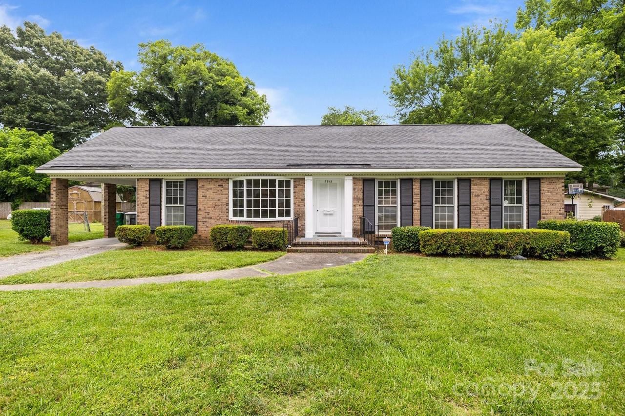 5918 Barrington Dr., Charlotte, NC 28215