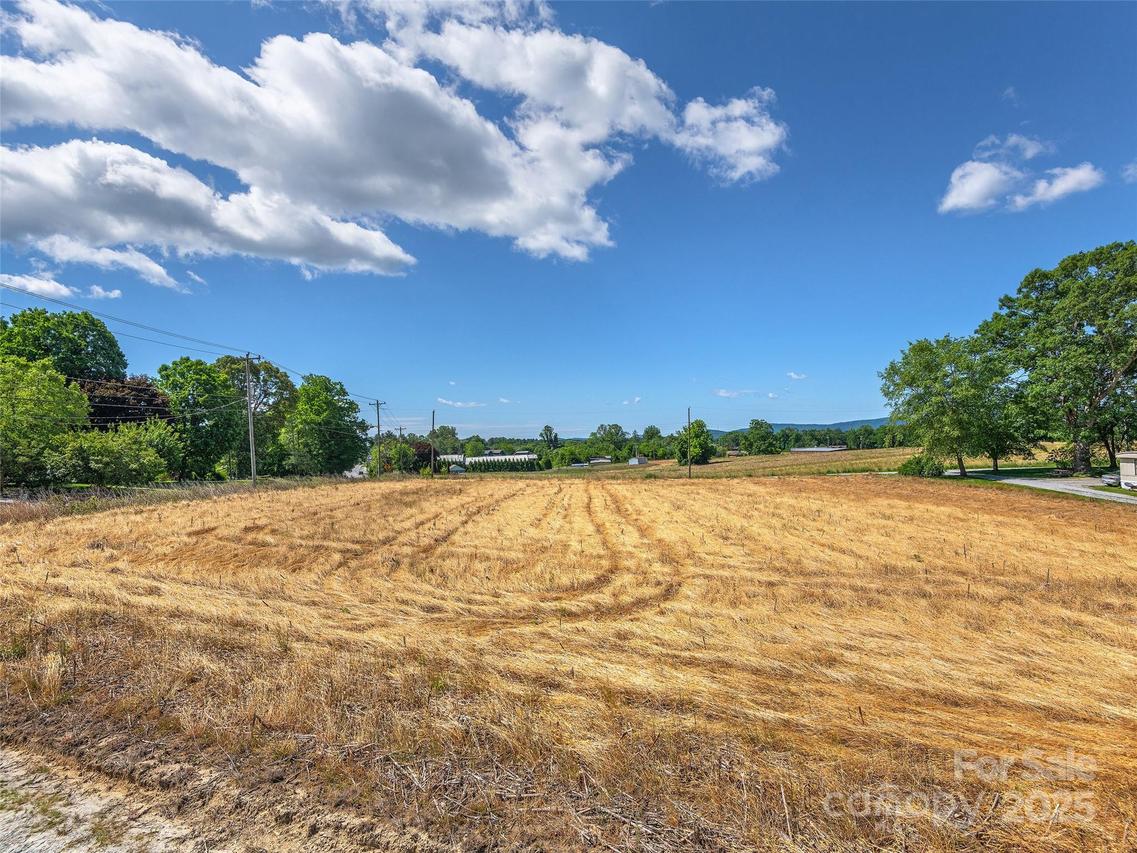 000 Ridge Rd., Hendersonville, NC 28792