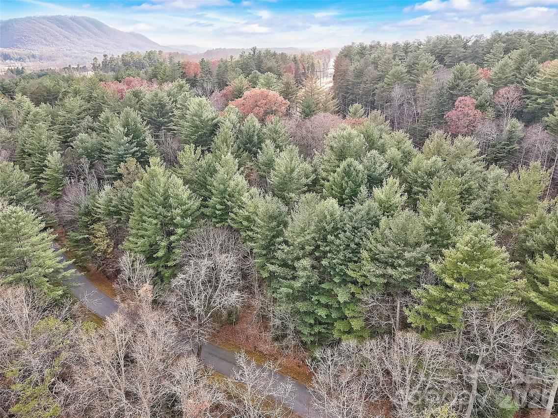 000 Ravenwood Dr. #6, Fletcher, NC 28732