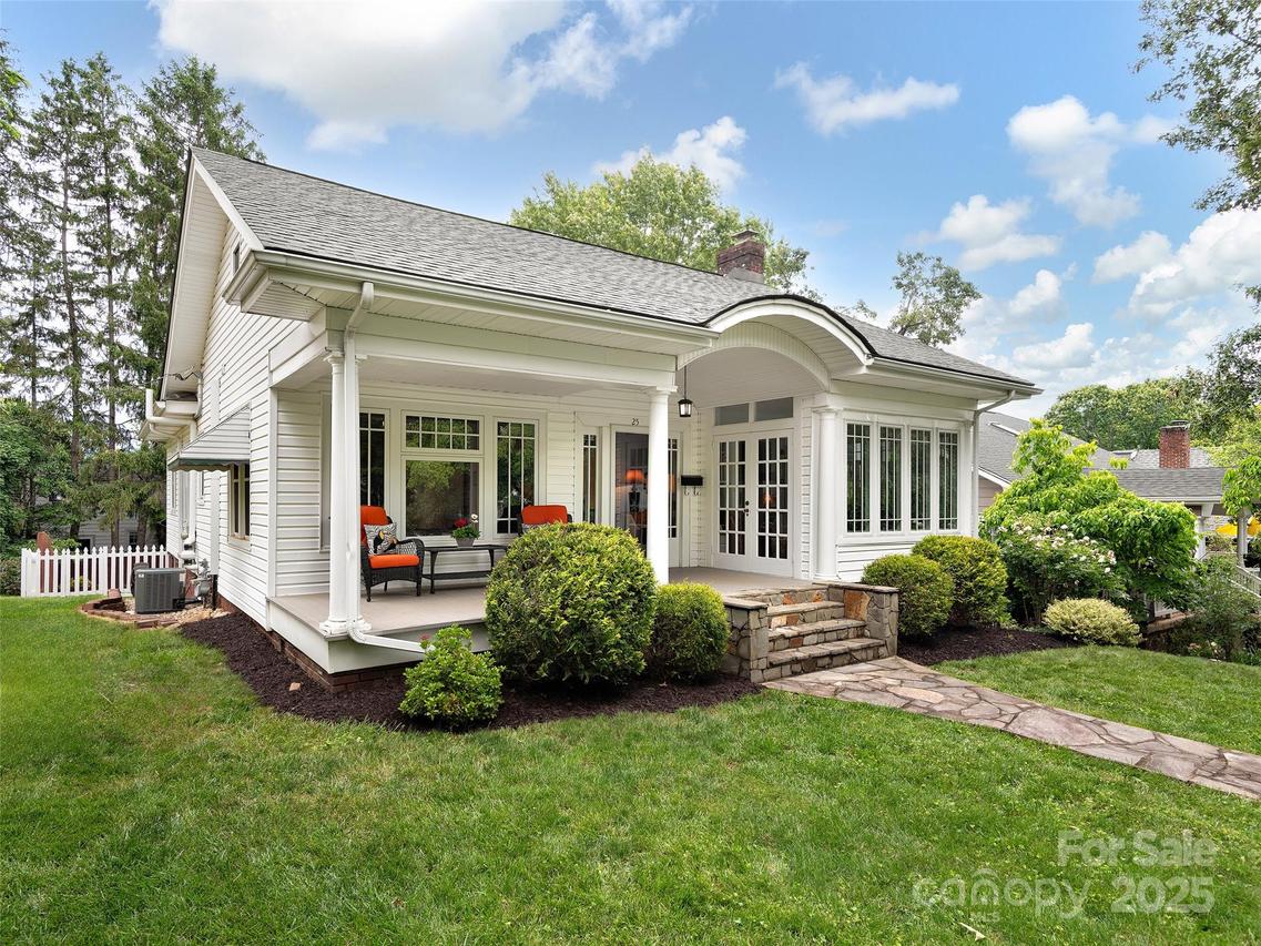 25 Mount Vernon Cir., Asheville, NC 28804
