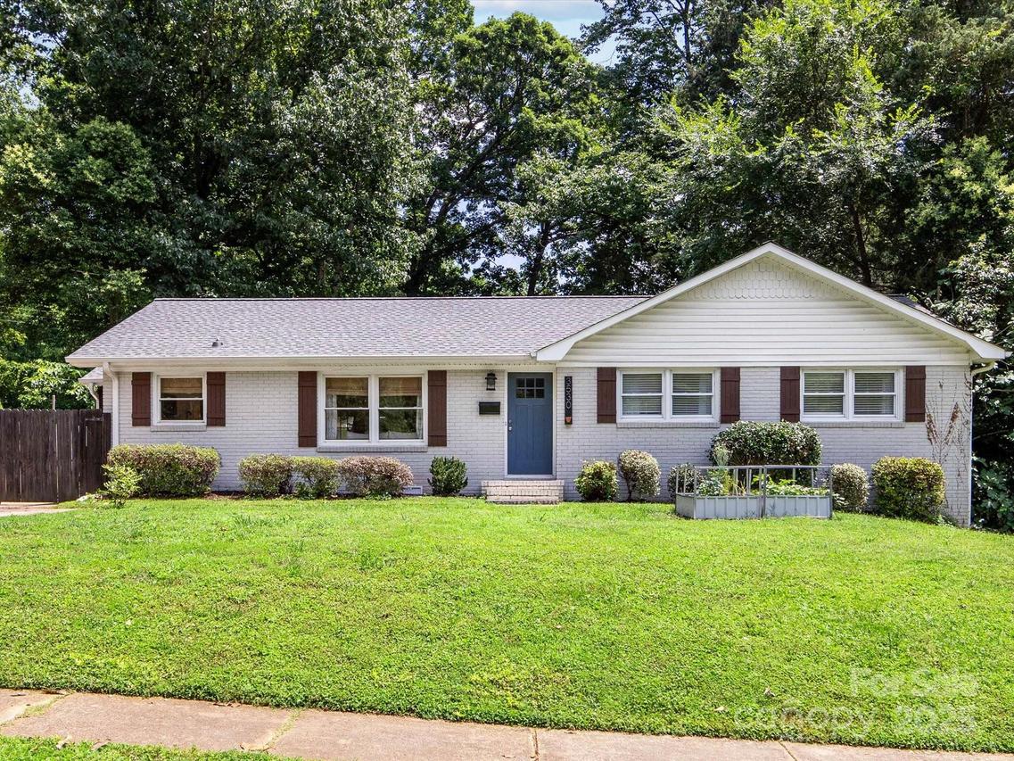 3530 Woodleaf Rd., Charlotte, NC 28205