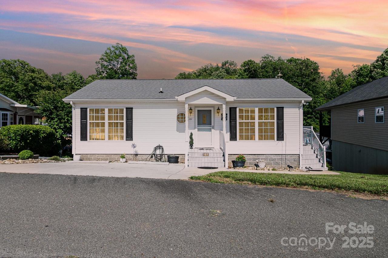 161 Badin Lake Cir., New London, NC 28127