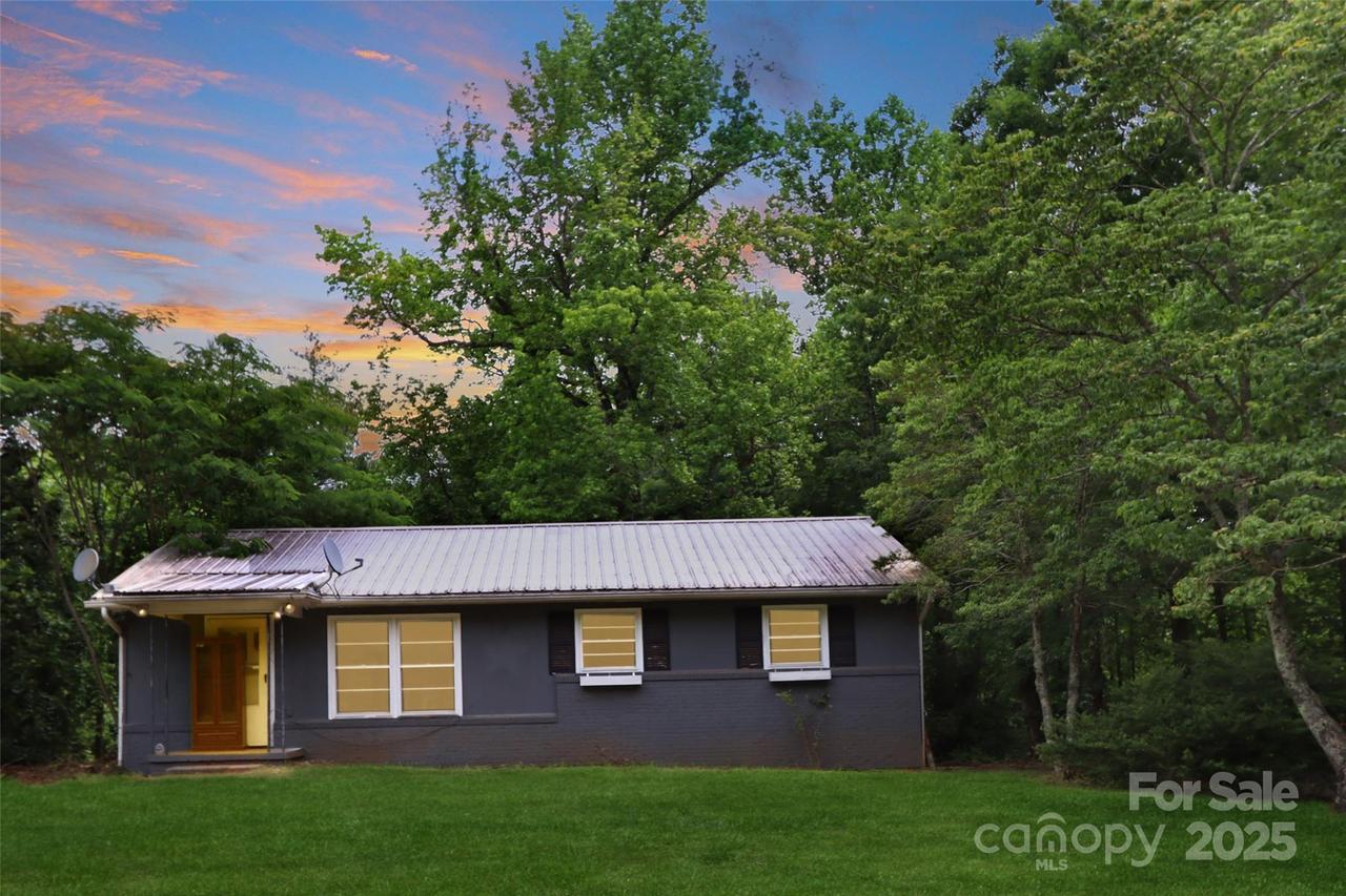 815 Peniel Rd., Columbus, NC 28722