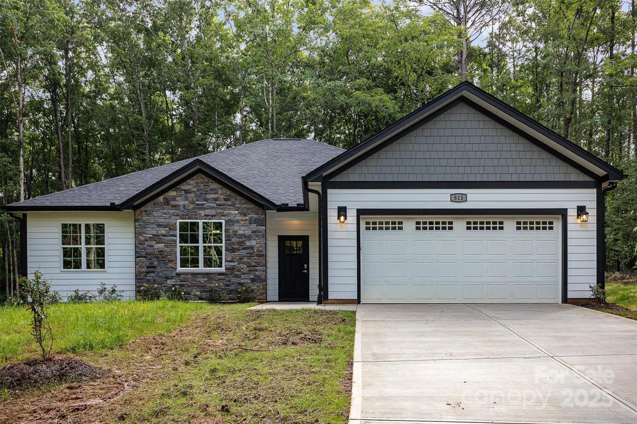 813 Montreat Dr., Dallas, NC 28034