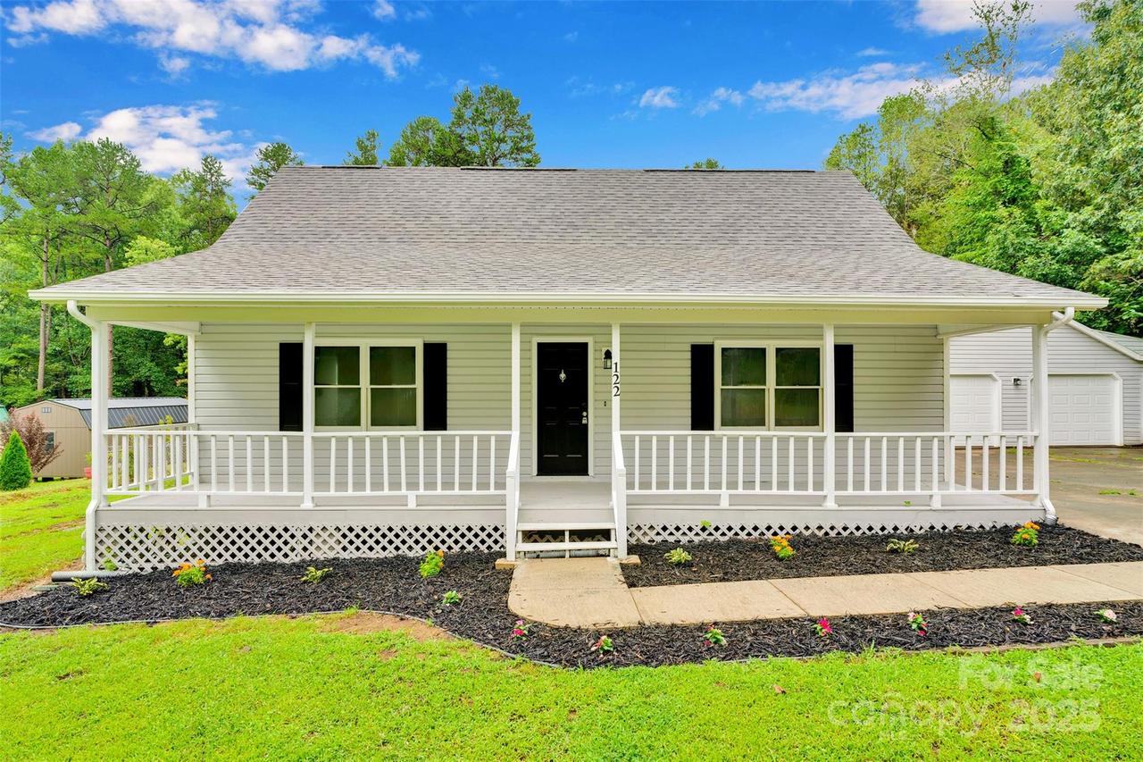 122 Blueberry Ln., Statesville, NC 28677